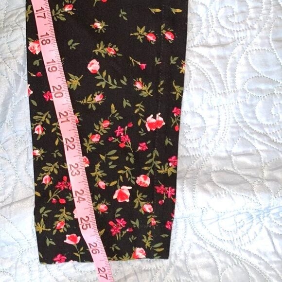 Old Navy Pixie Mid-Rise Floral Pants Size 0 Black - Picture 11 of 12